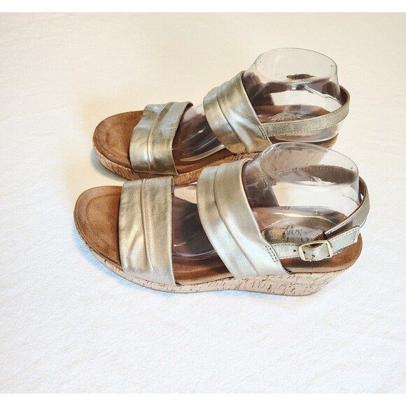 Euro Soft Sofft Sandals Womens 9.5 Kahley Wedge Cork Slingback Gold Faux Leather - Picture 3 of 11